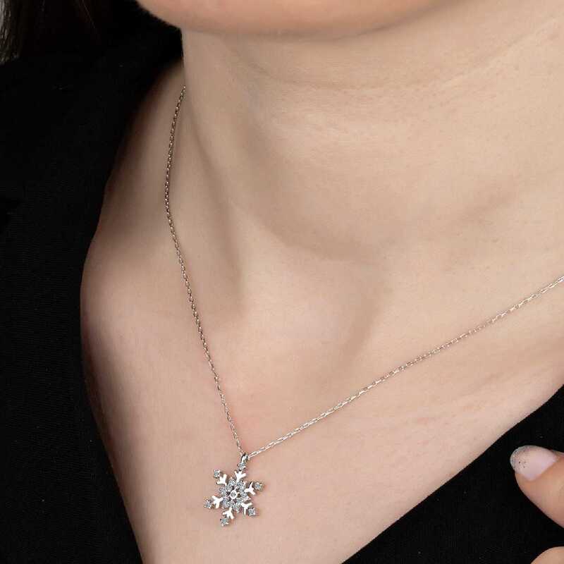 Tevuli Swarovski Taşlı Gümüş Kartanesi Bayan Kolye